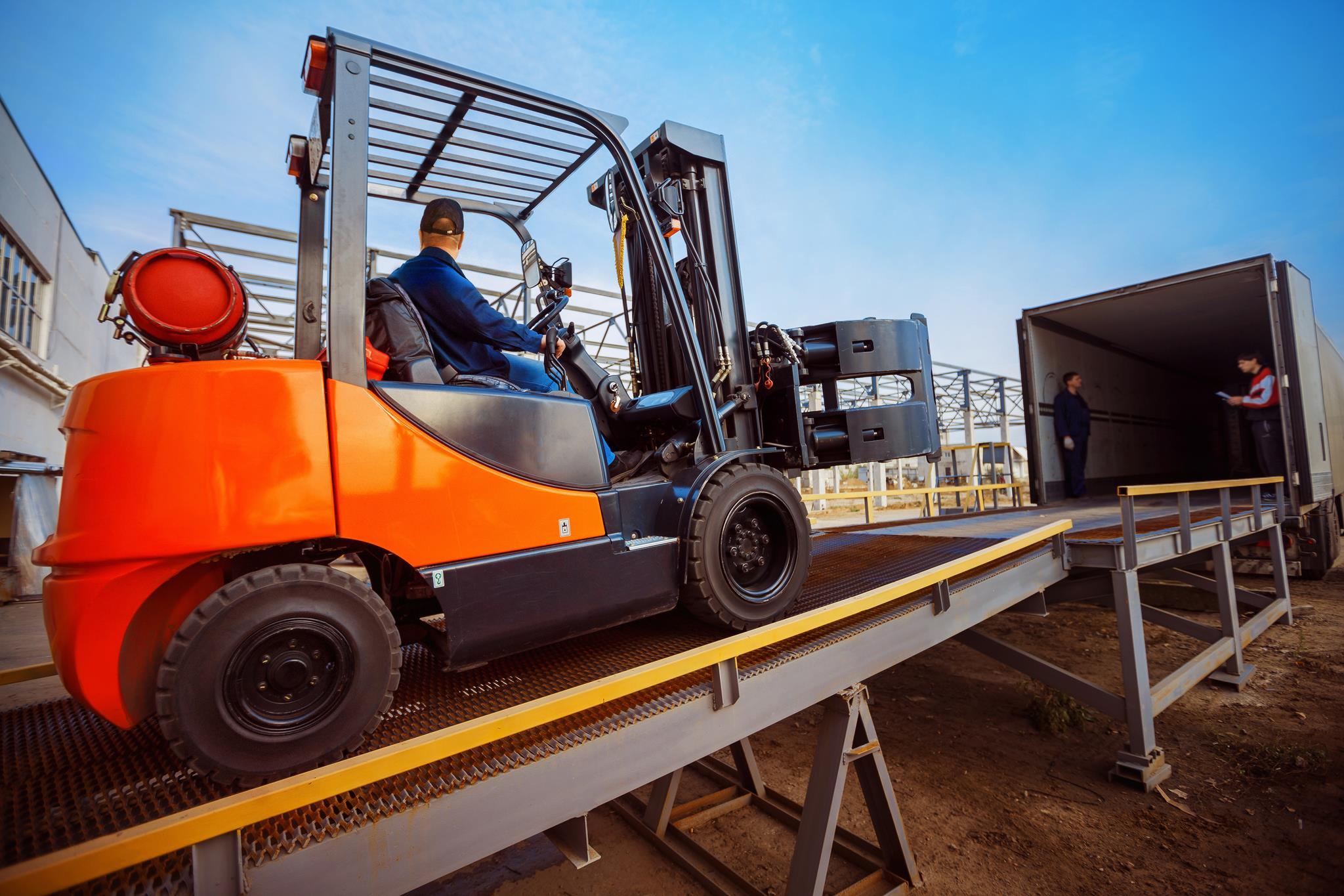 A Forklift Training and Refresher Program For New And Experienced Forklift Operators